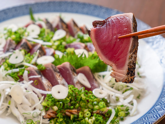 2025 秋の戻りカツオのタタキ:薬味付きセット 850g以上(6~8人前)